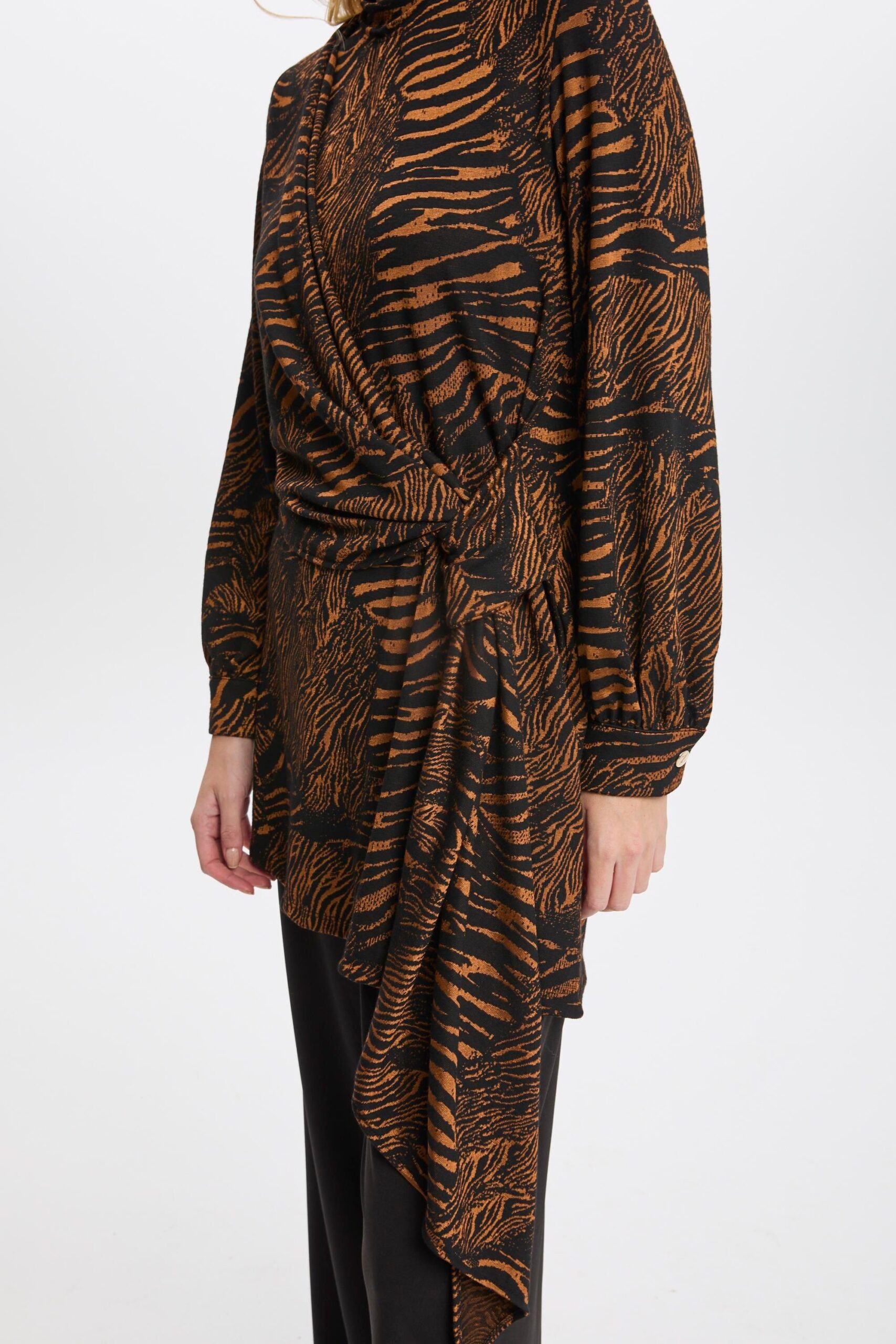 zuhre-leopar-desenli-pantolonlu-ikili-takim-1409-1450.jpg