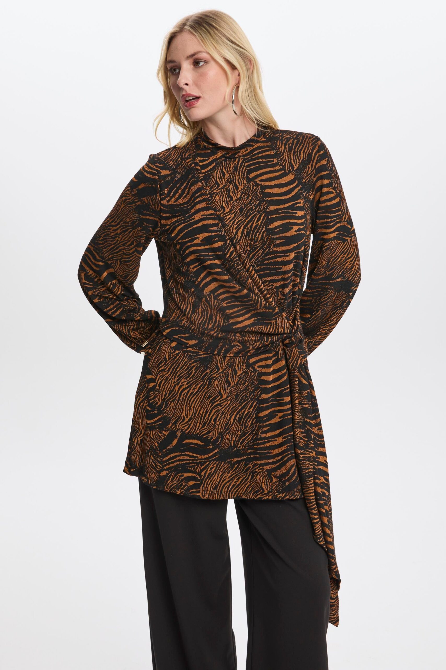 zuhre-leopar-desenli-pantolonlu-ikili-takim-1409-1451.jpg