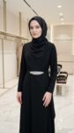 Ahsen Yaka Detaylı Kemerli Sade Elbise-8730